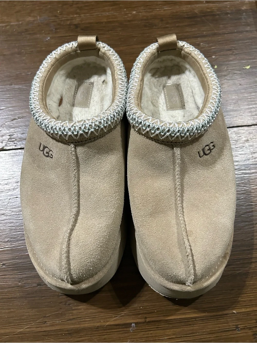 UGG women’s Slip-On Suede platform Slippers in sand color!